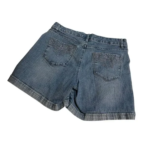 Gloria Vanderbilt Aiden Missy 6 Light Wash Denim Shorts - Picture 5 of 9